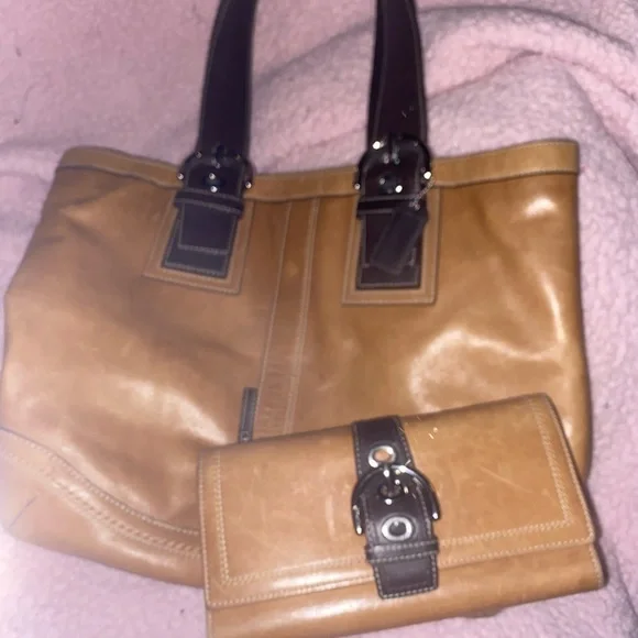 Coach | Bags | Elegant Tan Leather Tote And Wallet Set Coach | Bags | Elegant Tan Leather Tote And Wallet Set
